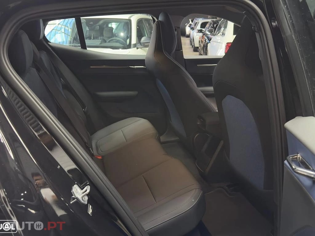 Volvo EX30 Single Motor Extended Range RWD Core