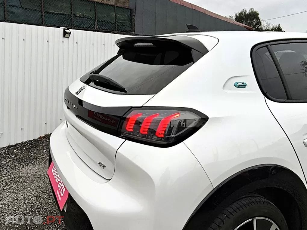 Peugeot E-208 50 kWh GT Pack