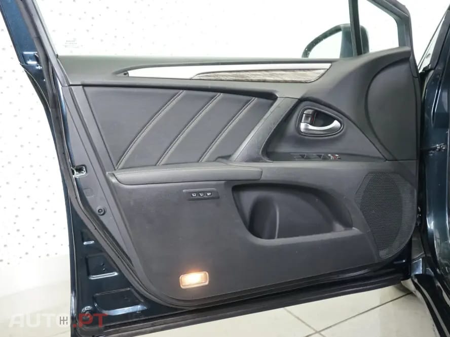 Toyota Avensis Touring Sports 2.0 D-4D Exclusive