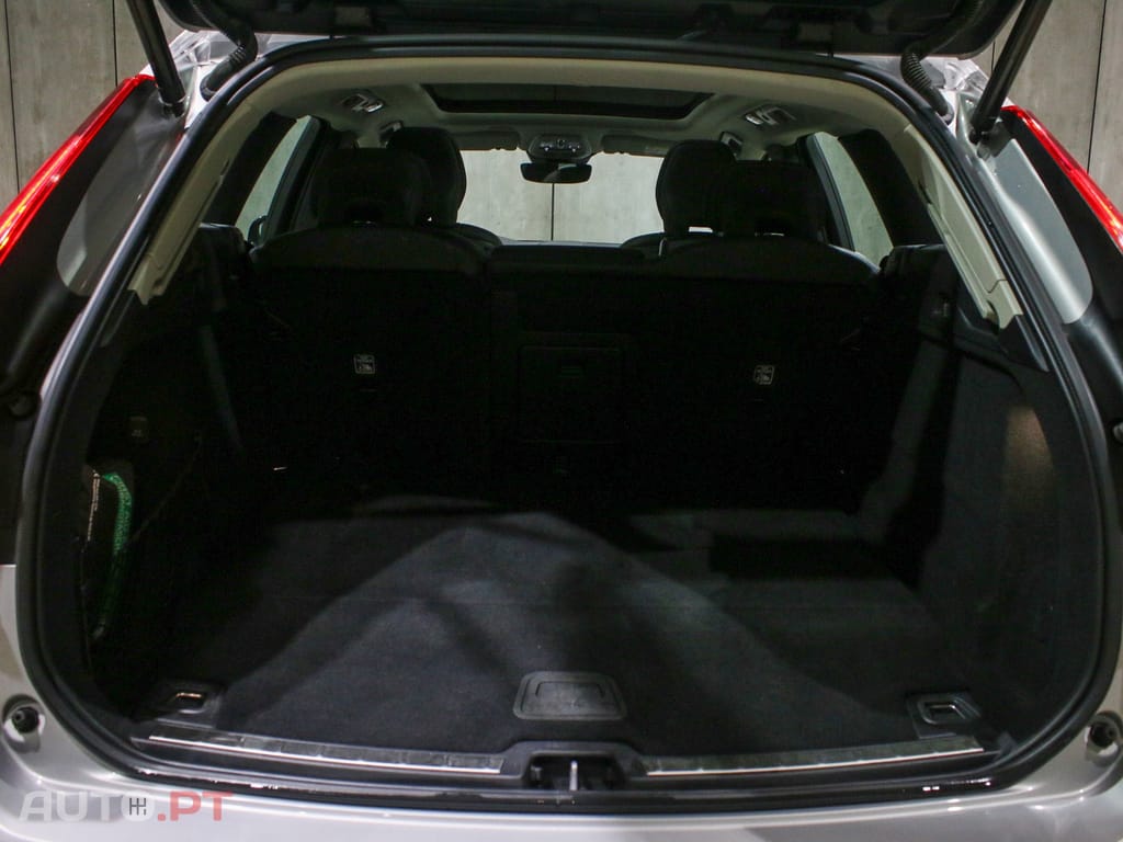 Volvo XC60 2.0 T6 PHEV Black Edition AWD