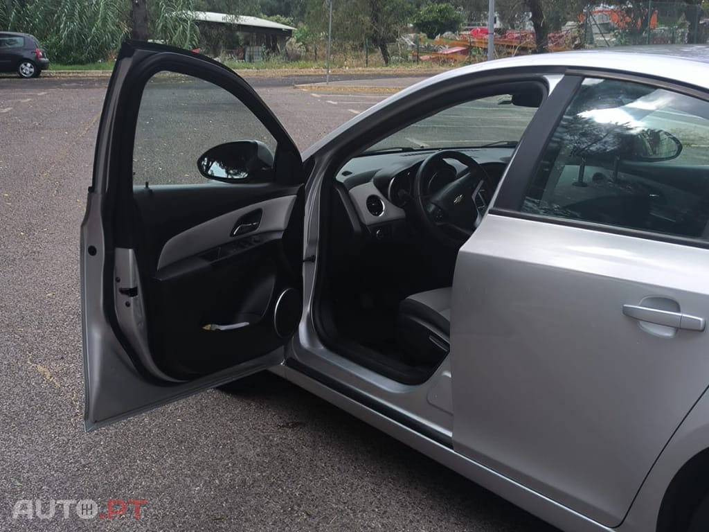 Chevrolet Cruze 1.6 LS