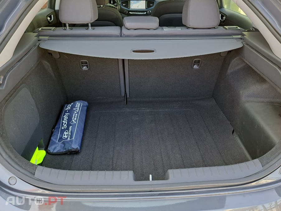 Hyundai Ioniq 5 1.6 GDI HEV (híbrido gasolina + elétrico) Potência combinada de 141 cv