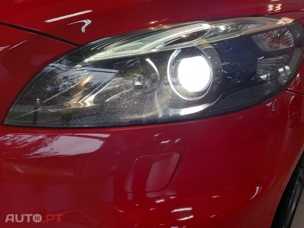Volvo V40 2.0 D2 R-Design