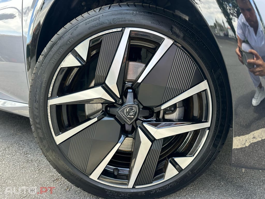 Peugeot E-208 50 kWh GT Pack