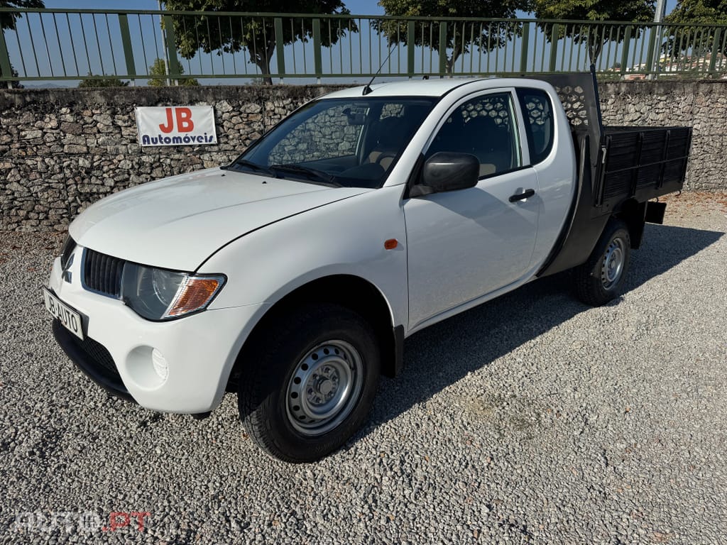 Mitsubishi L200 2.5 DI-D Club Invite AC 3L 4WD