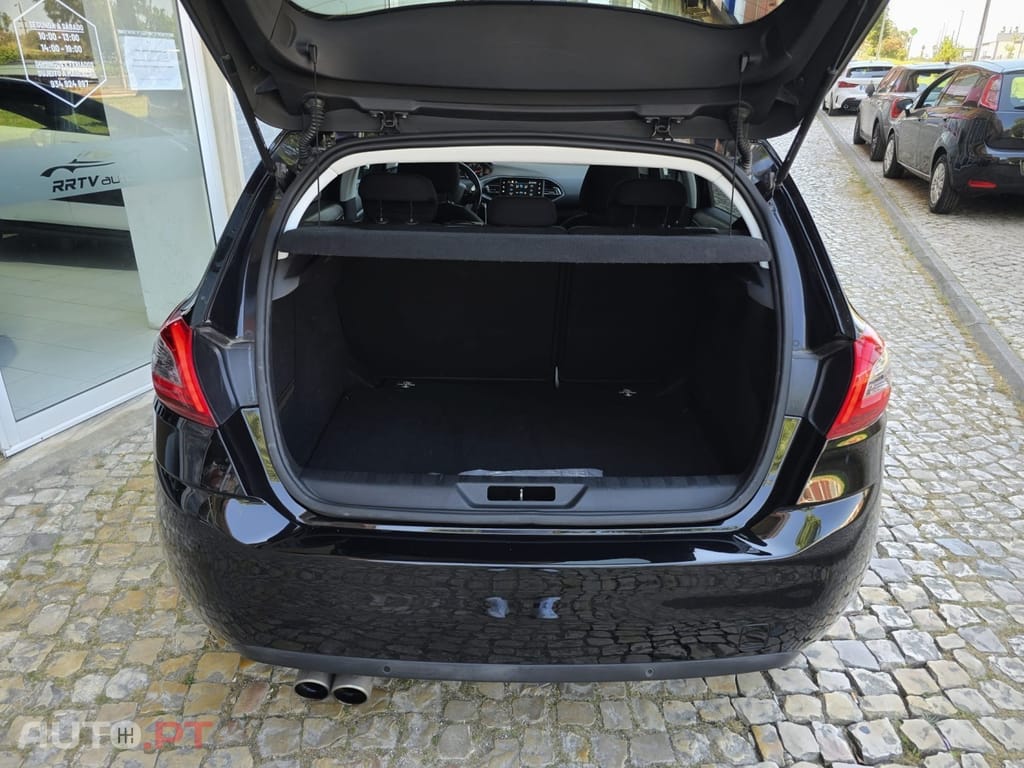 Peugeot 308 1.6 BlueHDi Style J17