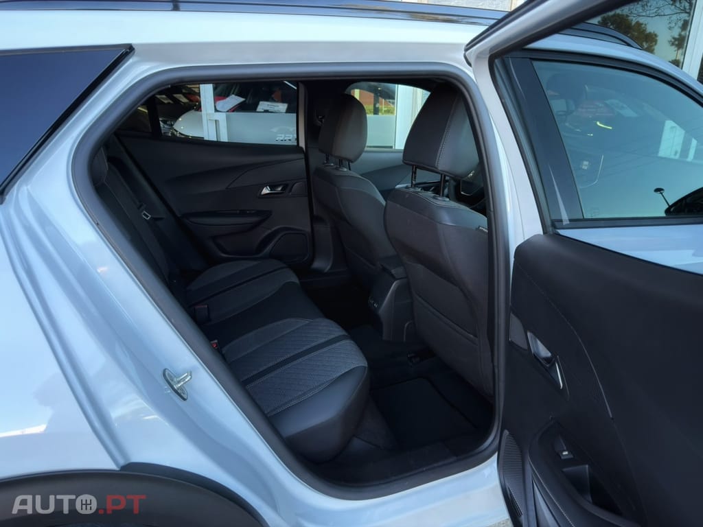 Peugeot 2008 1.2 Hybrid Allure e-DCS6