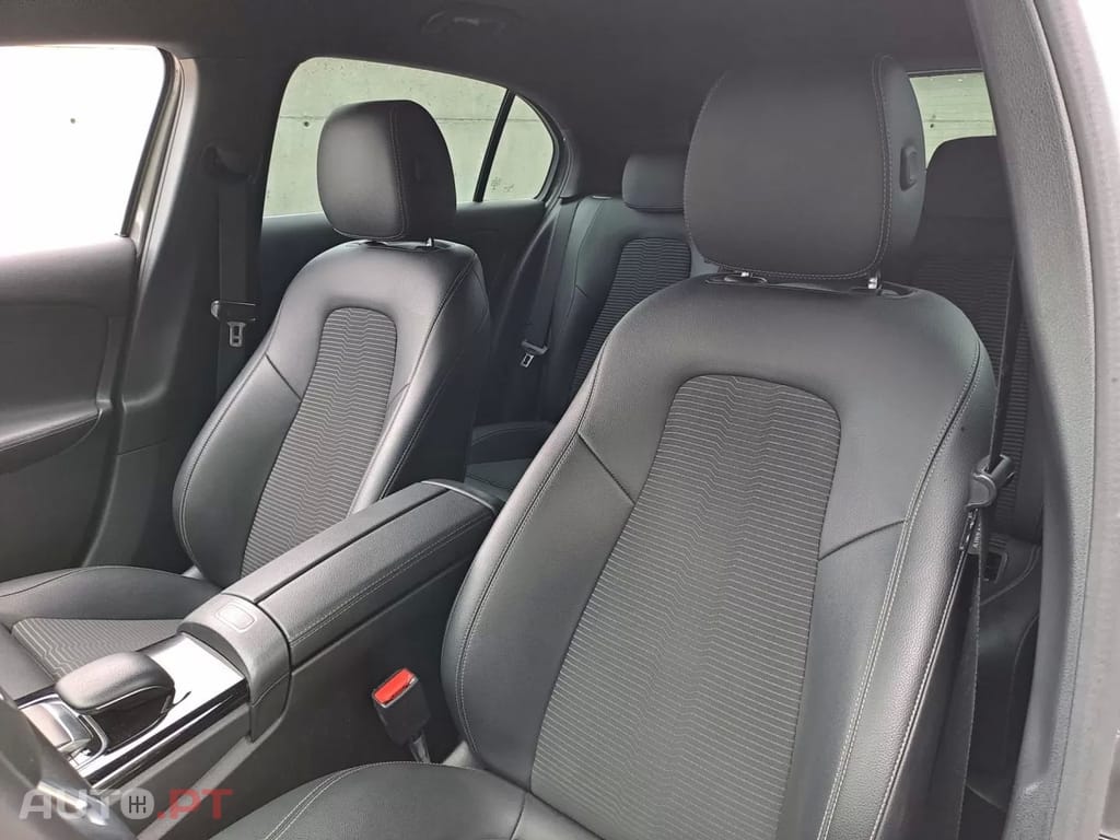Mercedes-Benz A 180 d Progressive Aut. — fotografia 9