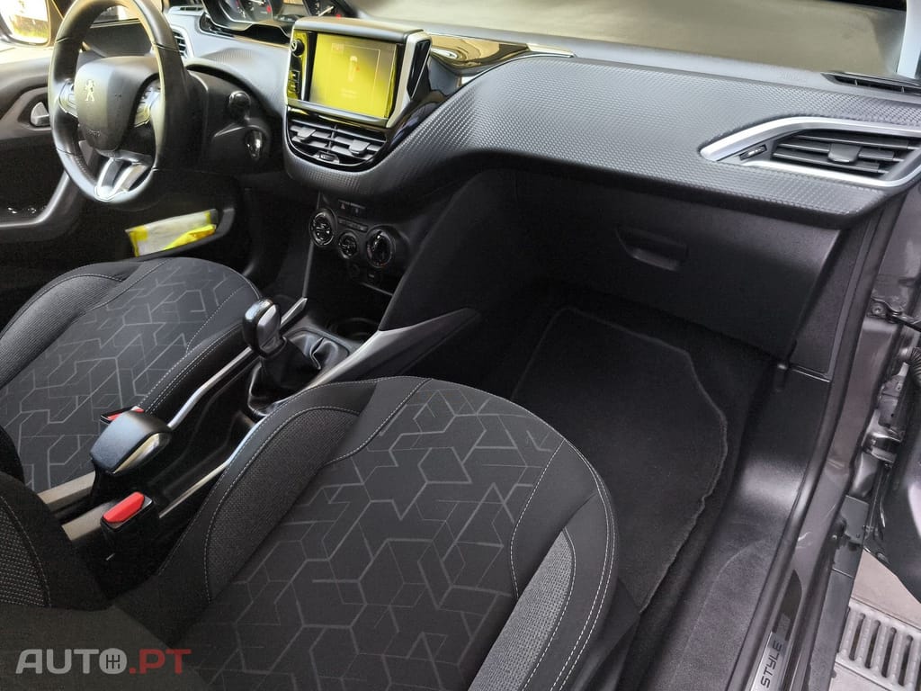 Peugeot 2008 1.2 PureTech Style