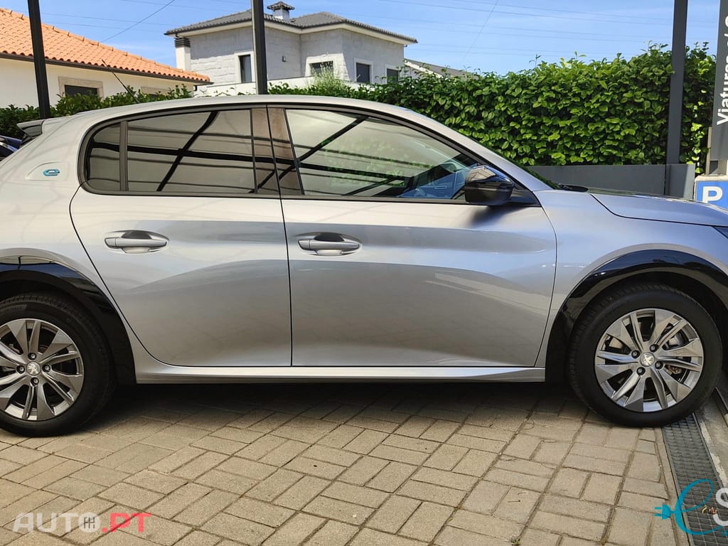 Peugeot E-208 Style