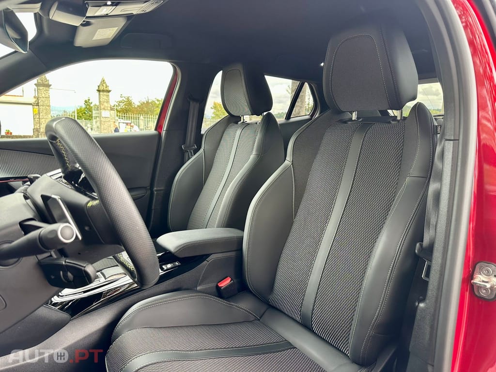 Peugeot 2008 1.2 PureTech GT Pack EAT8