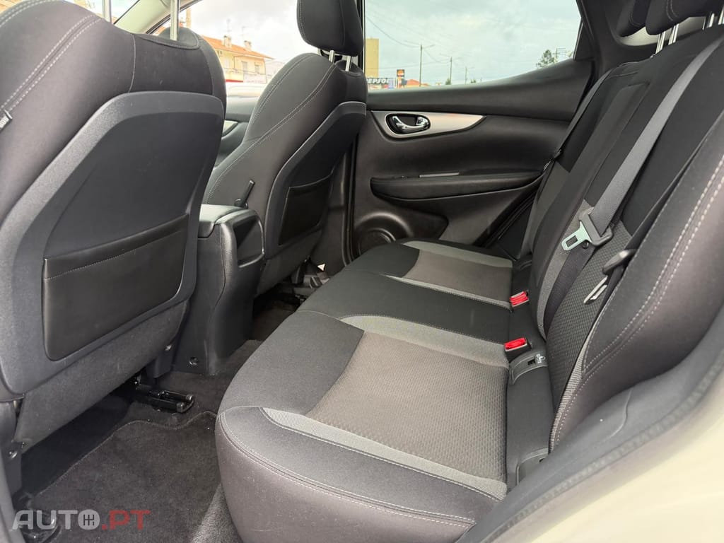 Nissan Qashqai 1.5 dCi N-Connecta J18+Led