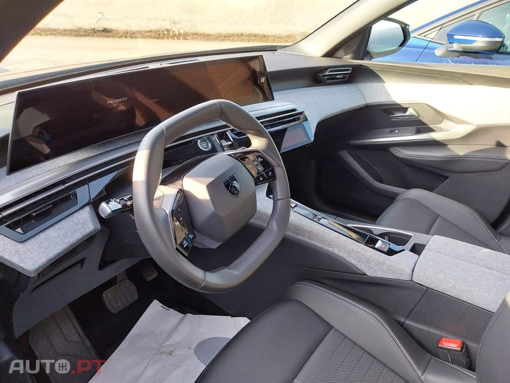 Peugeot E-3008 Allure 73kWh