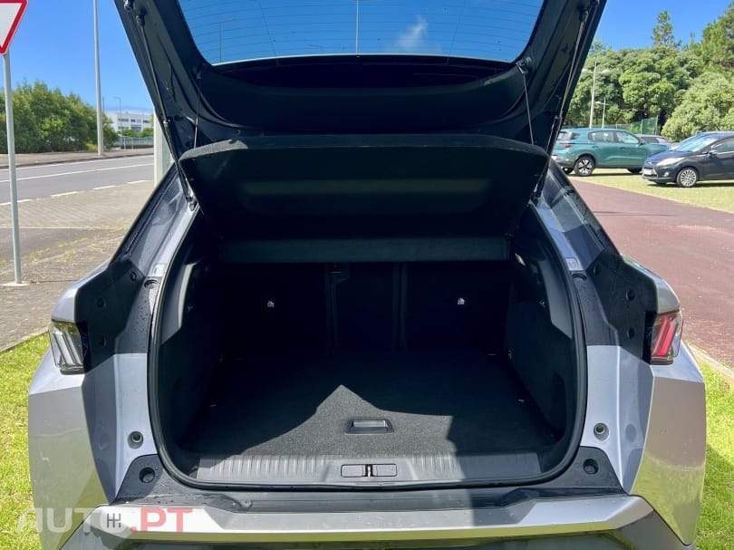 Peugeot e-3008 73 kWh Allure — fotografia 9