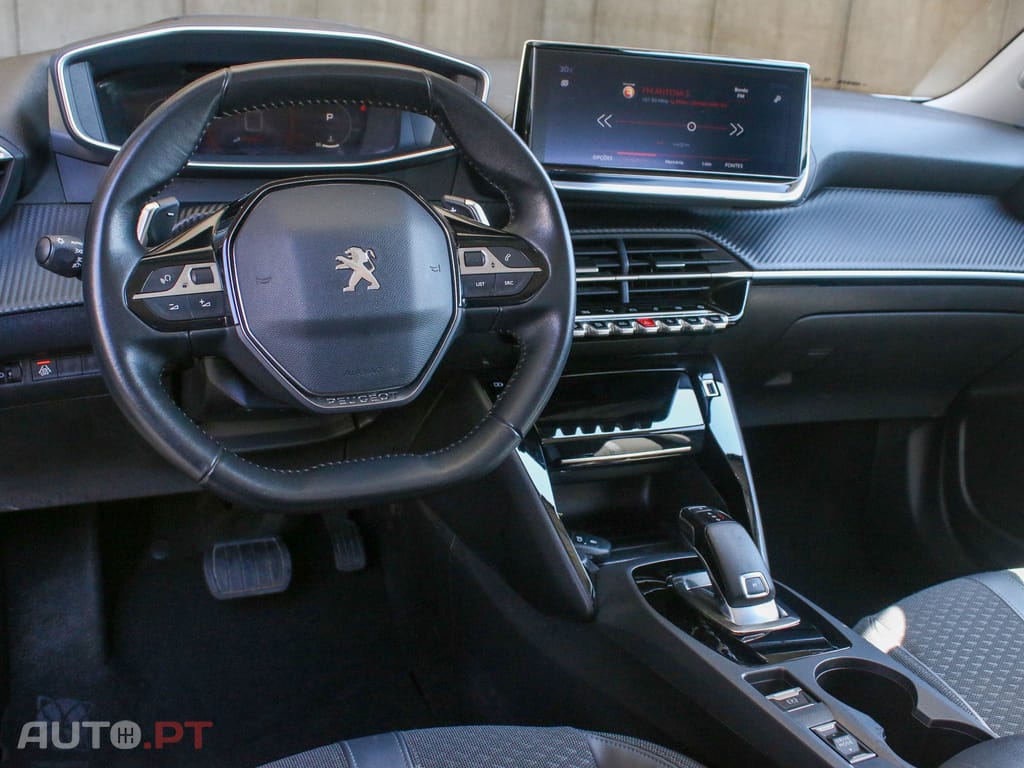 Peugeot 2008 1.2 PureTech Allure EAT8