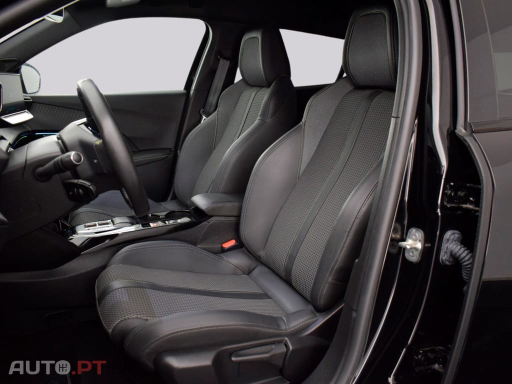 Peugeot E-2008 GT