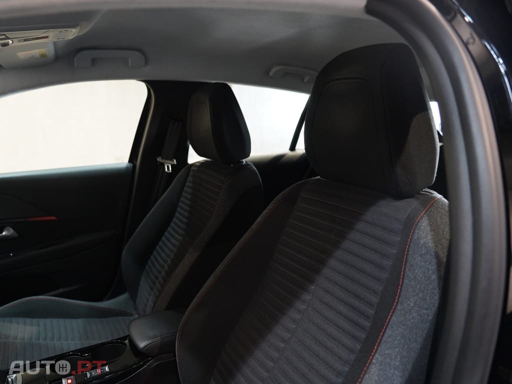 Peugeot E-208 50 kWh Active Pack