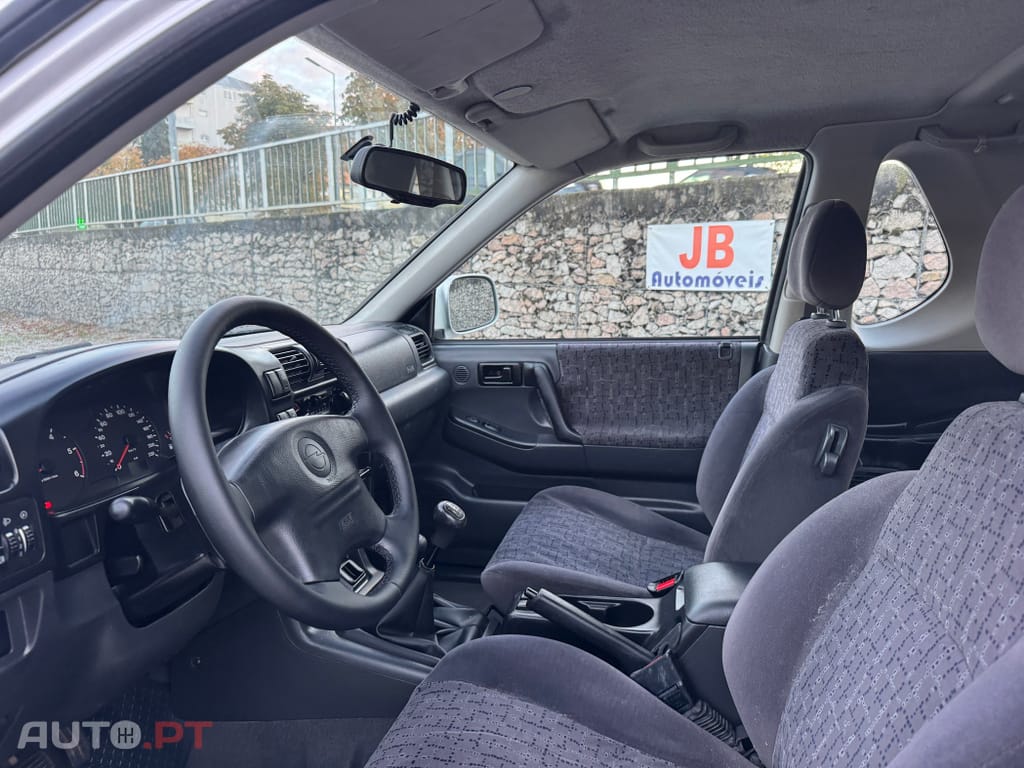 Opel Frontera 2.2 DTi Sport