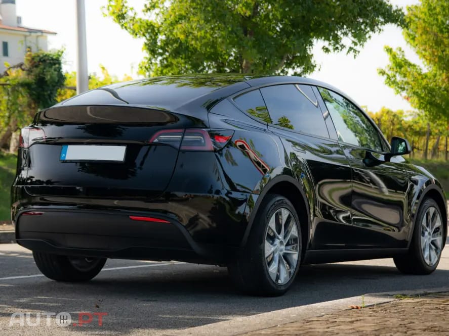 Tesla Model Y RWD — fotografia 32