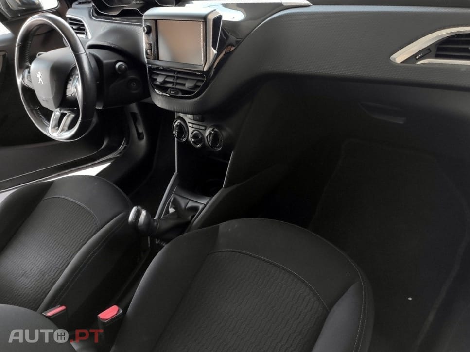 Peugeot 208 1.6 BlueHDi Style