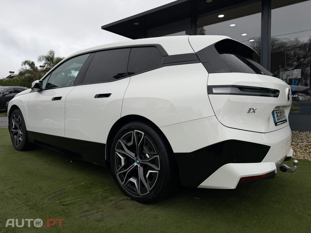 BMW iX xDrive 40 Pack Desportivo