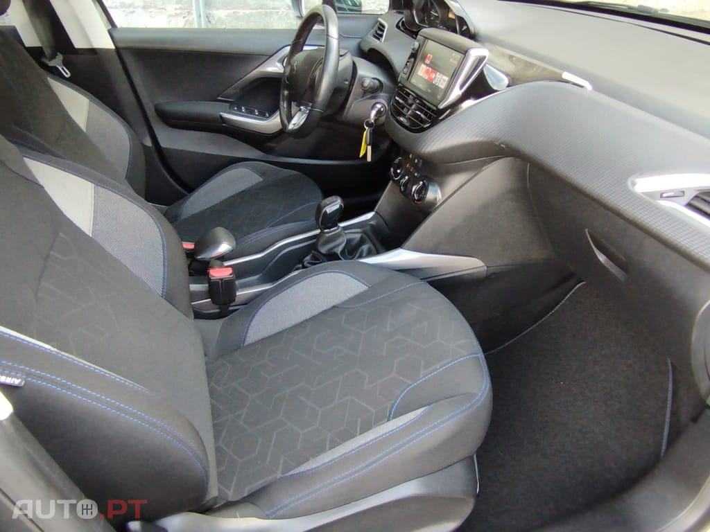 Peugeot 2008 1.2 PureTech Style