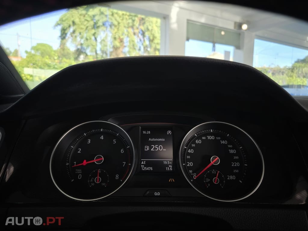 Volkswagen Golf 2.0 TSI GTI DSG