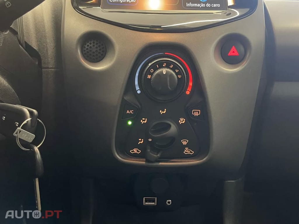 Toyota Aygo X Black&White