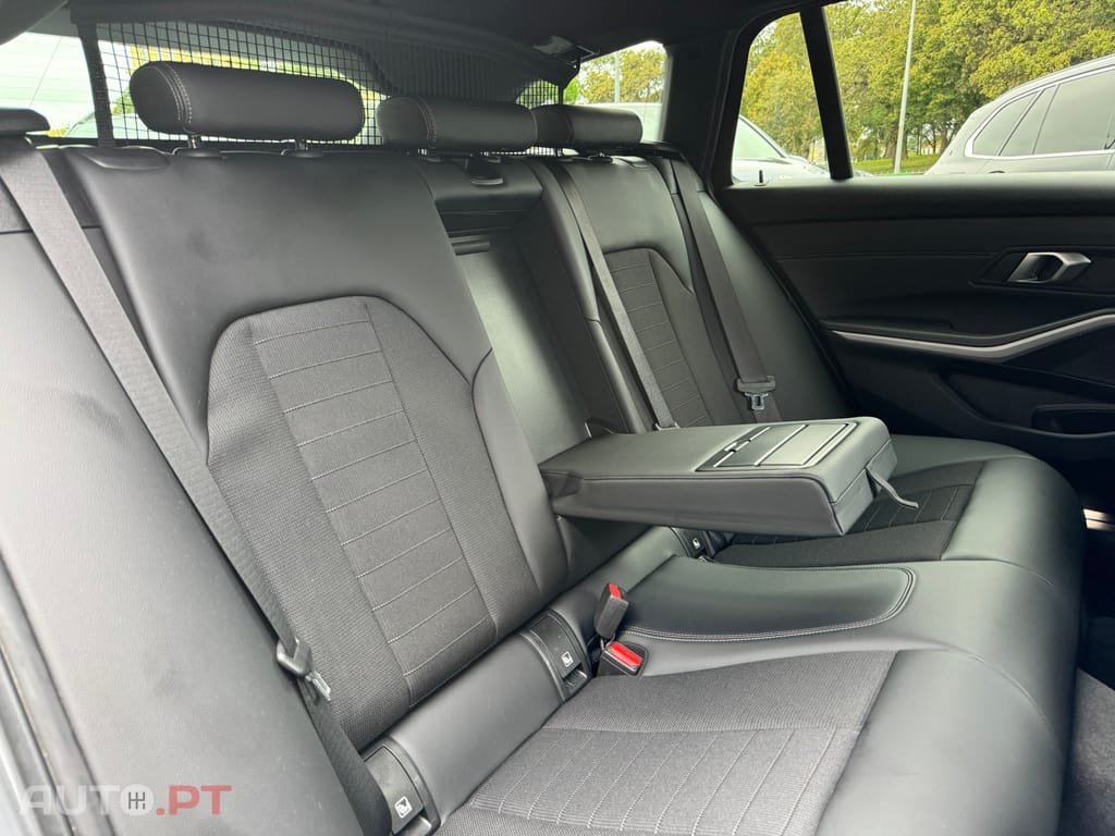 BMW 320 e Touring Auto