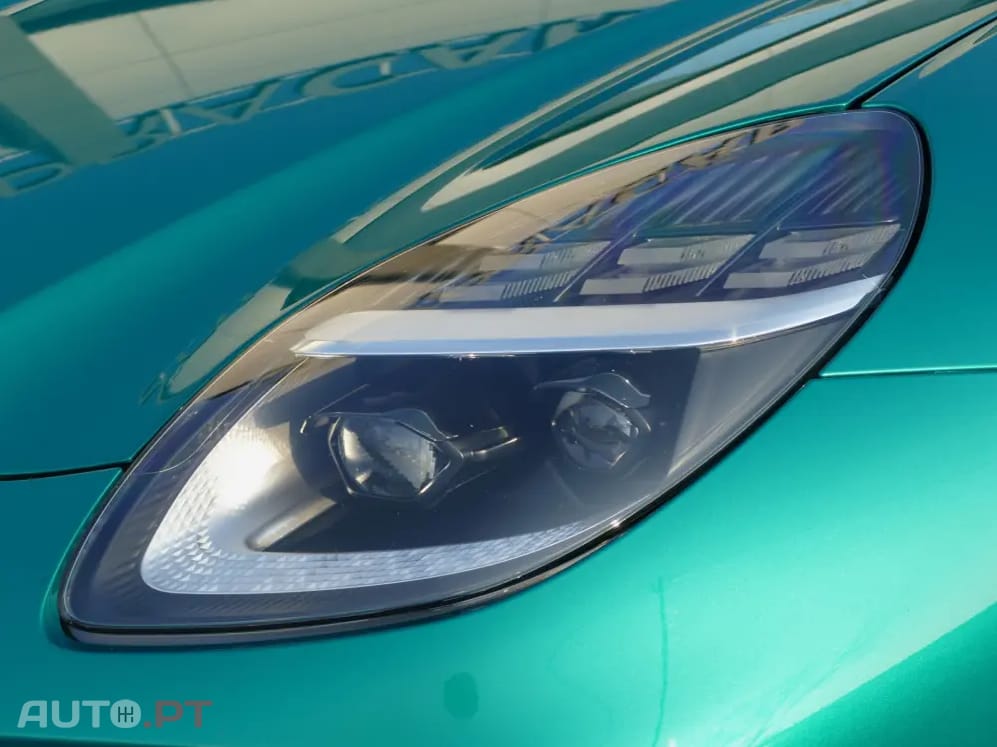 Aston Martin Vantage Coupé V8