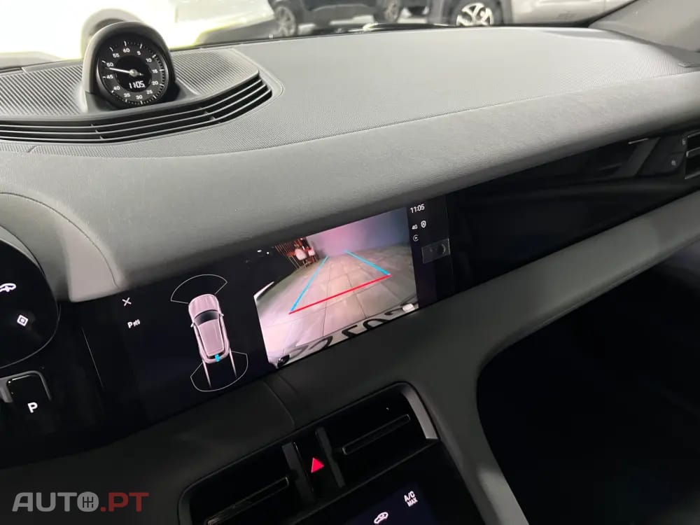 Porsche Taycan Outro