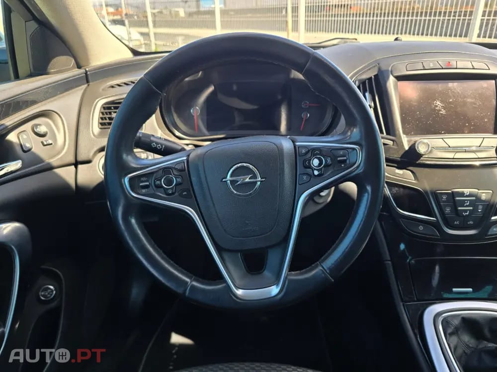 Opel Insignia Outro