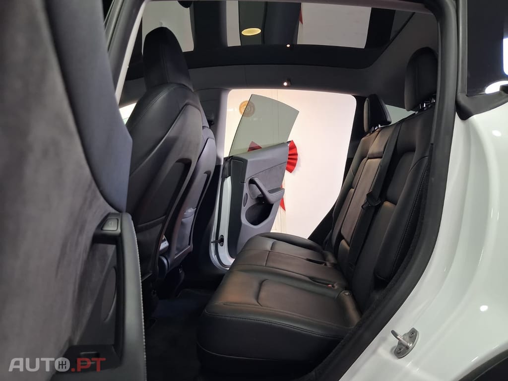 Tesla Model Y Standard RWD