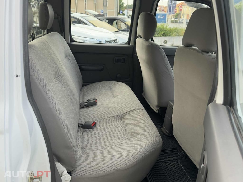 Nissan Pick Up 2.5 TD D22 CD 4X4