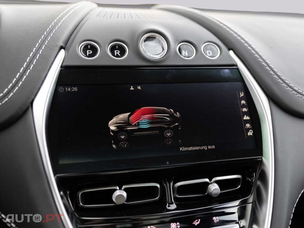 Aston Martin DBX V8