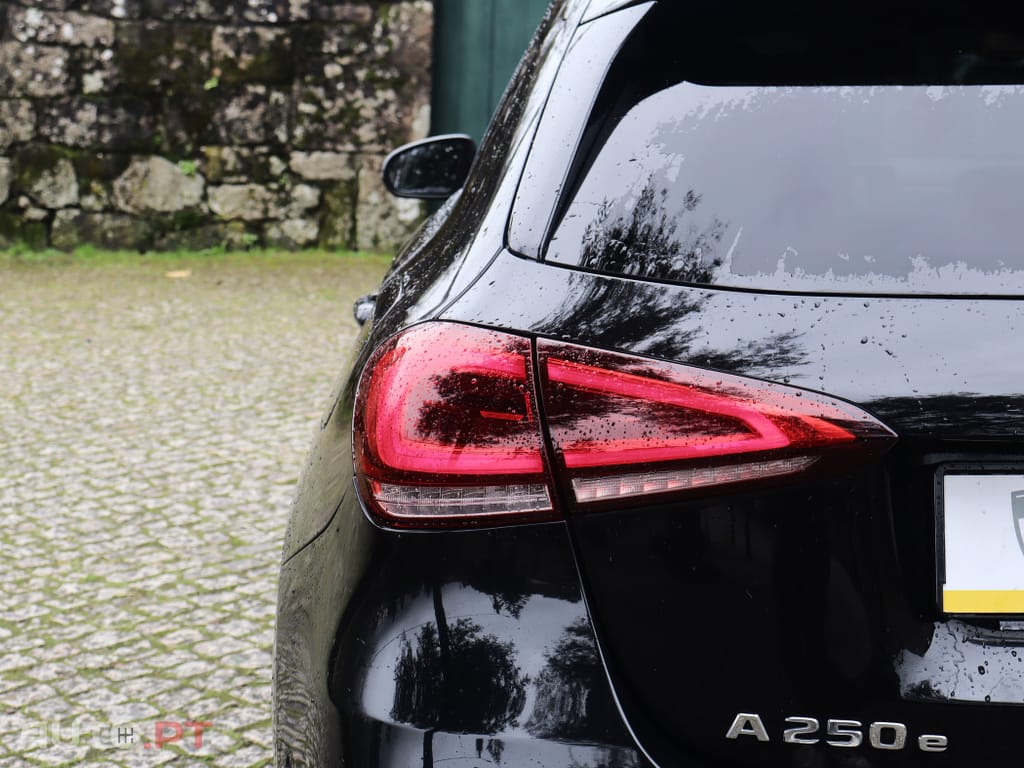 Mercedes-Benz A 250 e AMG Line