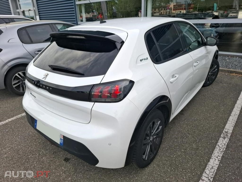 Peugeot E-208 50 kWh Style