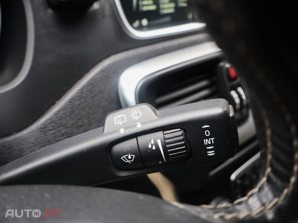 Volvo V40 2.0 D2 R-Design