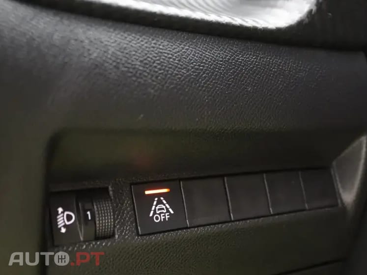 Peugeot 208 1.5 BlueHDi Active Pack — fotografia 17