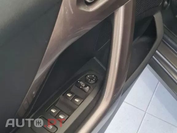 Peugeot 2008 1.2 VTi Active