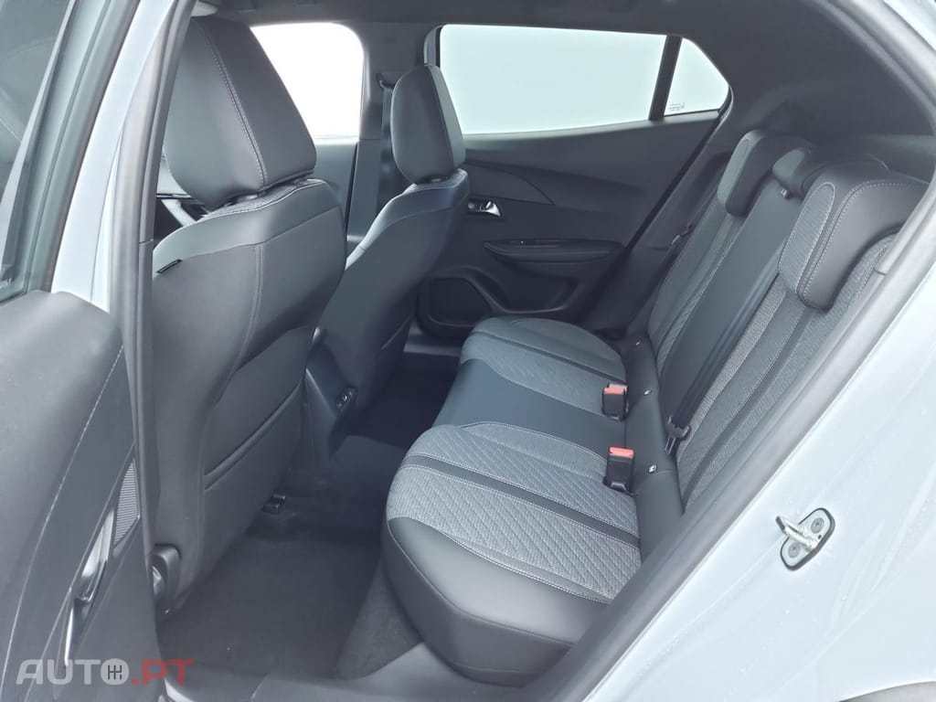 Peugeot 2008 1.2 PureTech Allure EAT8