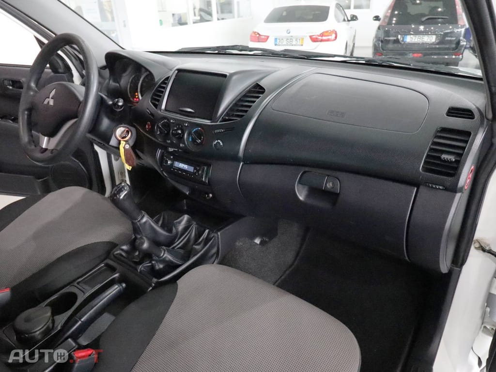 Mitsubishi L200 2.5 DI-D CD Invite CC 4WD