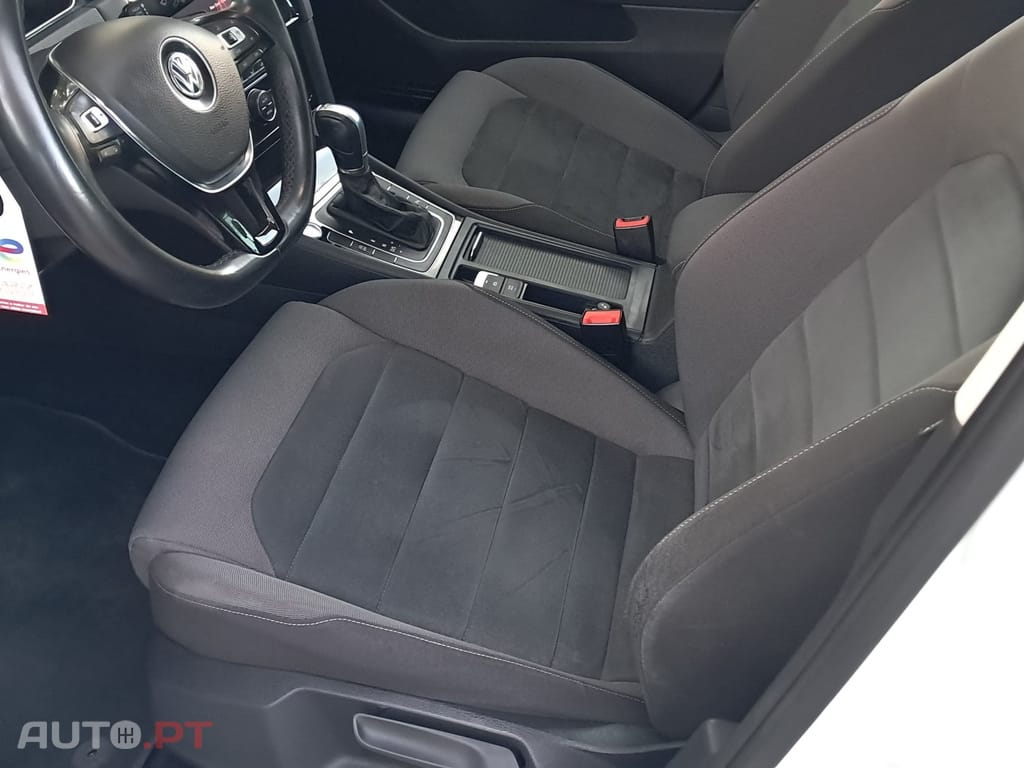 Volkswagen Golf 1.5 eTSI R-Line DSG