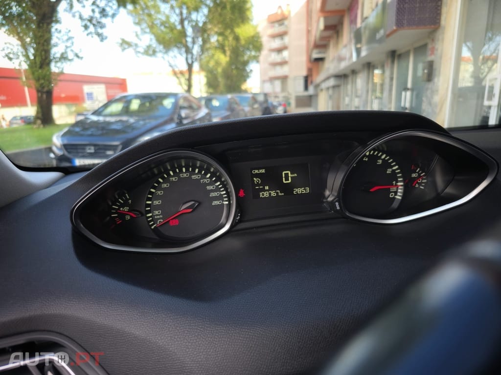 Peugeot 308 1.2 PureTech Active J17