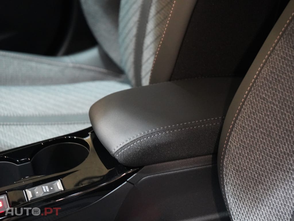Peugeot 2008 1.2 Hybrid Allure e-DCS6