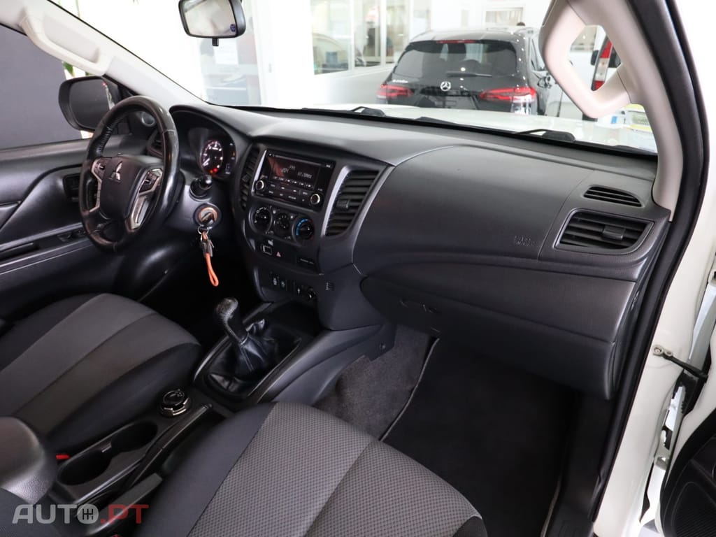 Mitsubishi L200 2.3 DI-D CD Invite 4WD