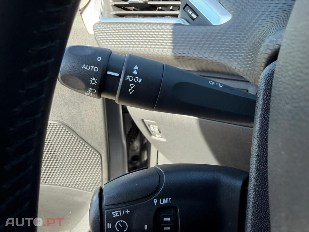 Peugeot 208 1.2 PureTech Signature