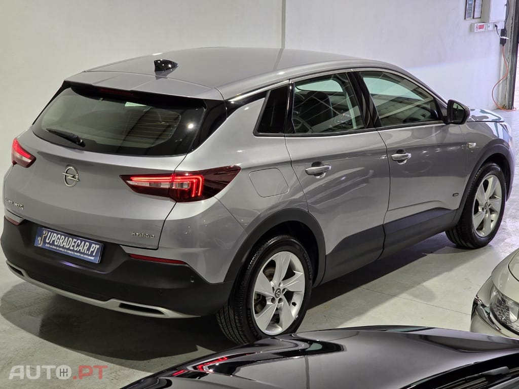 Opel Grandland (X) 1.6 T PHEV Design & Tech