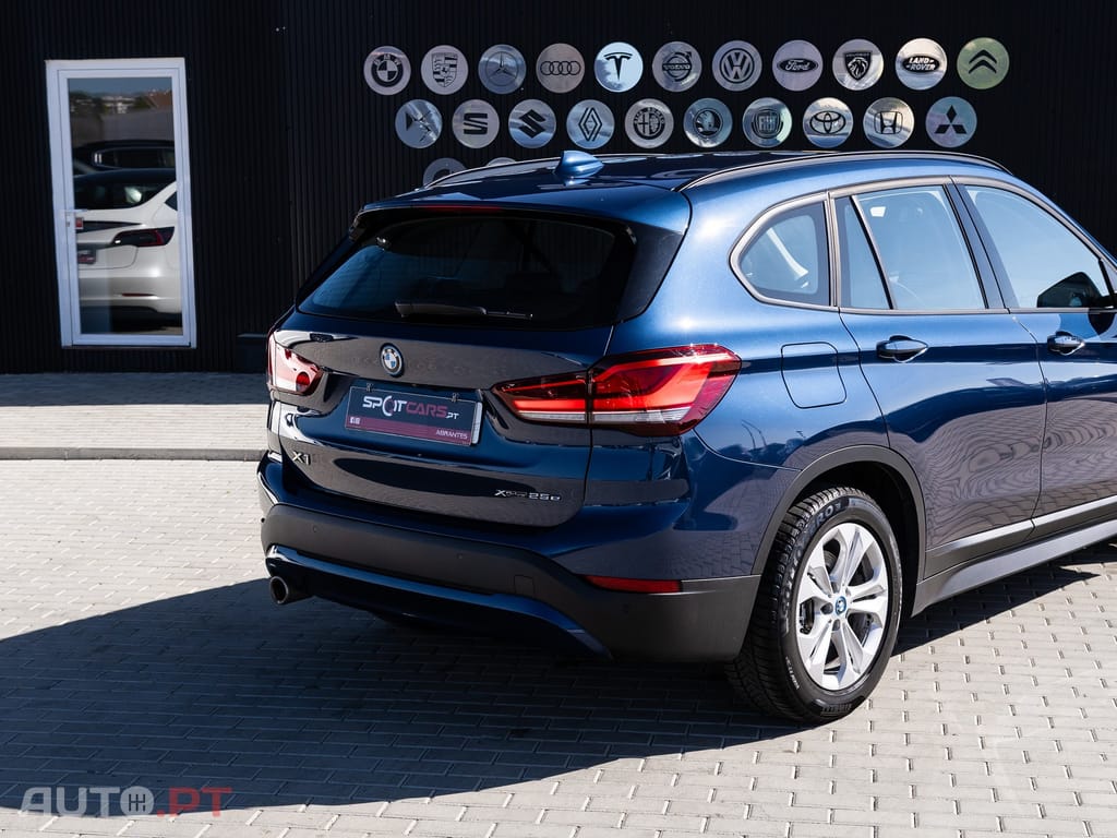 BMW X1 xDrive25e Advantage — fotografia 8