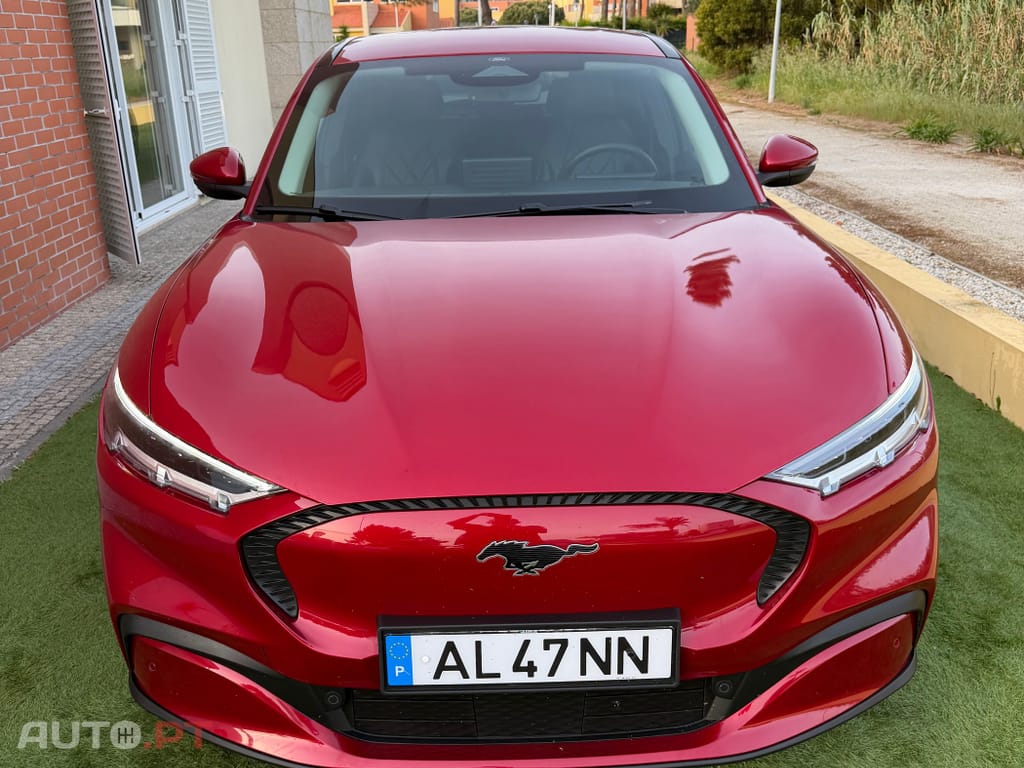 Ford Mustang Mach-E Standard • 75,7 kWh • 294 CV